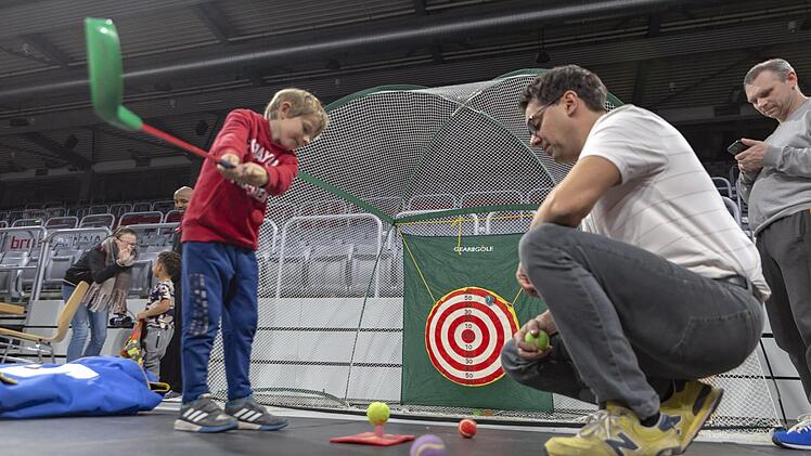 Auch wer sich für Golf interessierte, wurde in der Brose-Arena fündig: beim Bamberger Golfclub Hauptsmoorwald.Stephan Großmann
