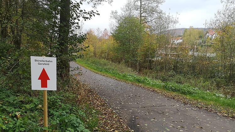 Richtungsschilder zeigen den Skirollerfahrern die korrekte Fahrtrichtung an. Marion Eckert