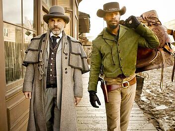 Superstars Seite an Seite: Christoph Waltz und Jamie Foxx (rechts) spielen im Western-Epos Django Unchained unter der Regie von Quentin Tarantino. Foto: Verleih/Sony Pictures