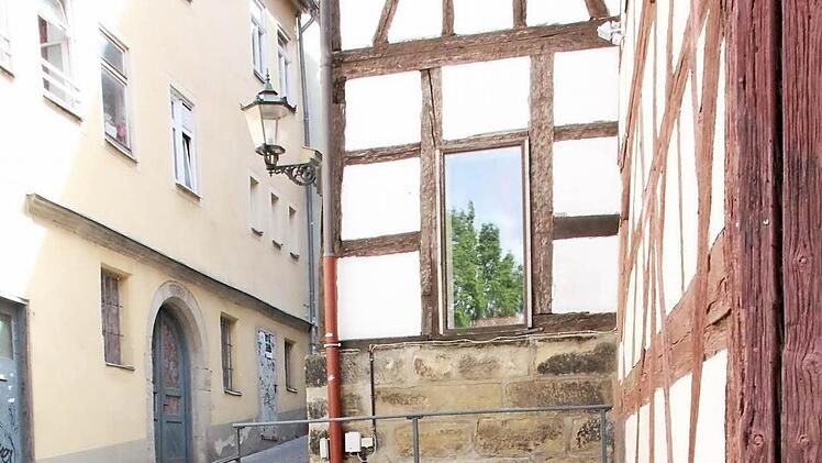 Die gesamte Brunnenstube mit der Treppe.