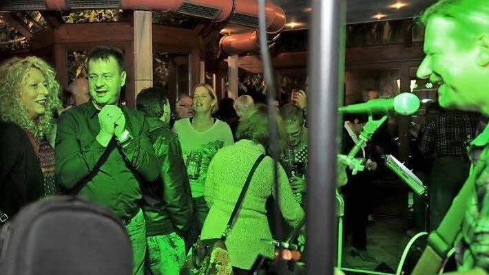 Im Caf&eacute; R&ouml;mmelt spielte Sp&auml;tlese.  Foto: Richard S&auml;nger