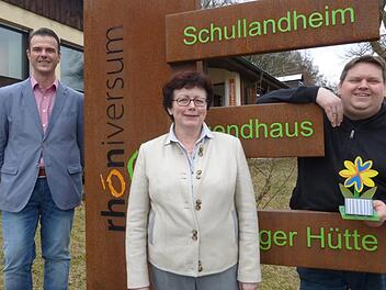 Drei Einrichtungen gehören zum Rhöniversum. Das Bild zeigt den Geschäftsführer der Umweltbildungsstätte Oberelsbach Bernd Fischer (links), die Geschäftsführerin des Schullandheimwerks Unterfranken Helga Suttner und den Geschäftsführer des Schullandheims Thüringer Hütte.  Foto: Marion Eckert