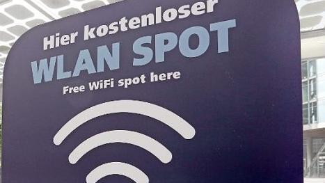 "Freies WLAN für alle!" Der Freistaat Bayern und auch private Initiativen zielen darauf ab. Ein Netzwerk entsteht. Foto: Stephanie Pilick/dpa