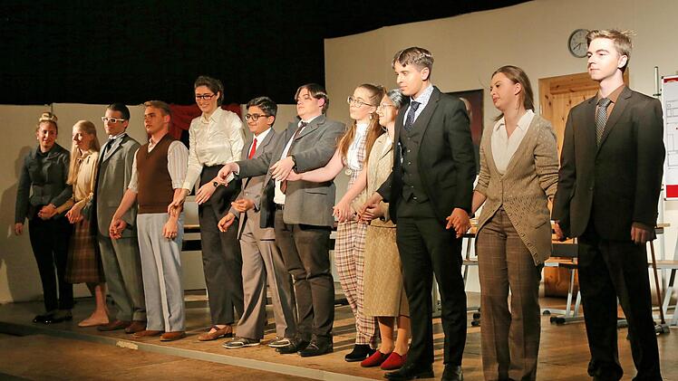 Um Leben oder Tod eines 19-Jährigen, der seinen Vater erstochen haben soll,  geht es in dem Theaterstück "die zwölf Geschworenen".  Foto: Dieter Britz