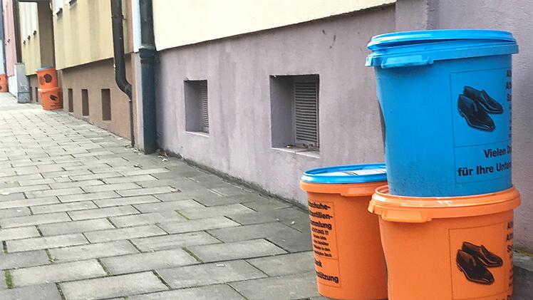 Bamberg: Sammel-Eimer vor zahlreichen H&auml;usern - wem kommen die Spenden zugute?