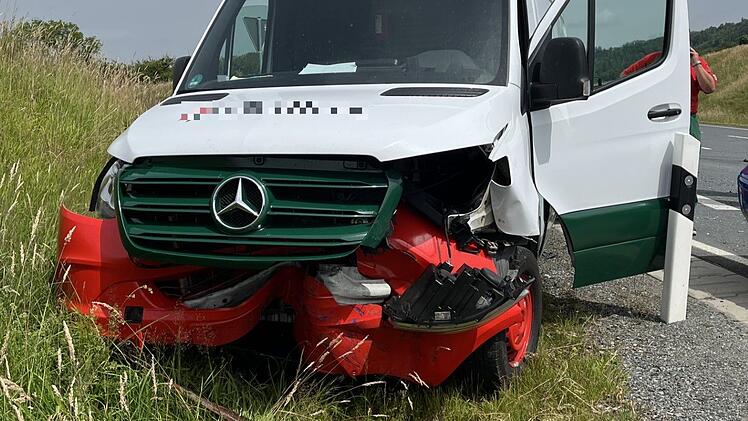 26-J&auml;hrige &uuml;bersieht Sprinter: Frau schwer verletzt ins Klinikum gebracht