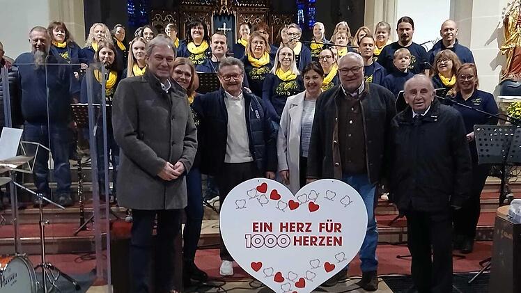 Große Freude herrschte bei der feierlichen Spendenübergabe an die „1000 Herzen“.