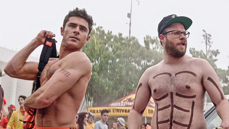 Der eine l&auml;sst die Muskeln spielen, einer probiert es: Teddy (Zac Efron, links) verb&uuml;ndet sich mit seinem Erzfeind Mac (Seth Rogen) im Kampf gegen die neuen Nachbarinnen.
