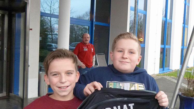 Echte Bernat-Fans: Nik Hümmer (links), der bei der JFG Bayrueth-West Fußball spielt und Jan Herrmann (rechts) aus Goldkronach