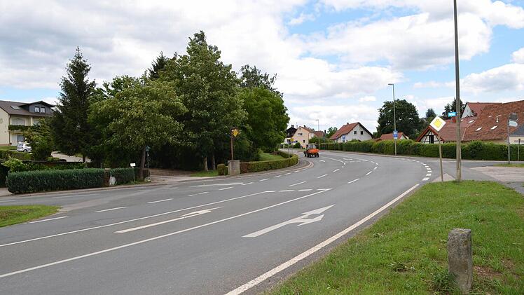 Das Straßenbauamt hält die Kreuzung für ordnungsgemäß und verkehrssicher ausgebaut - somit entfallen die Zuschüsse von der Regierung.  Foto: Thomas Micheel