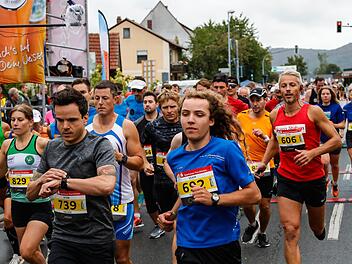Insgesamt waren es am Wochenende 1500 Teilnehmer, die sich am Wochenende beim Fränkische Schweiz-Marathon den unterschiedlichsten Lauf-Disziplinen stellten - Vom 10 000-Meter-Lauf bis zum Marathon.  Fotos: Matthias Hoch