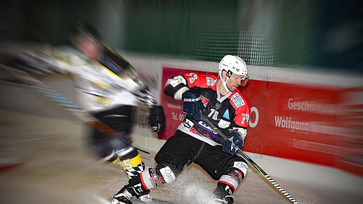 Stehen die Kissinger Wölfe vor dem Aus? Wenn der Verein bis Ende der Woche keine tragfähige Aussage über die künftige Nutzung der Eissporthalle hat, ist er nach Angaben seines Vorsitzenden ebenfalls von Insolvenz bedroht.  Foto: Dieter Hopf