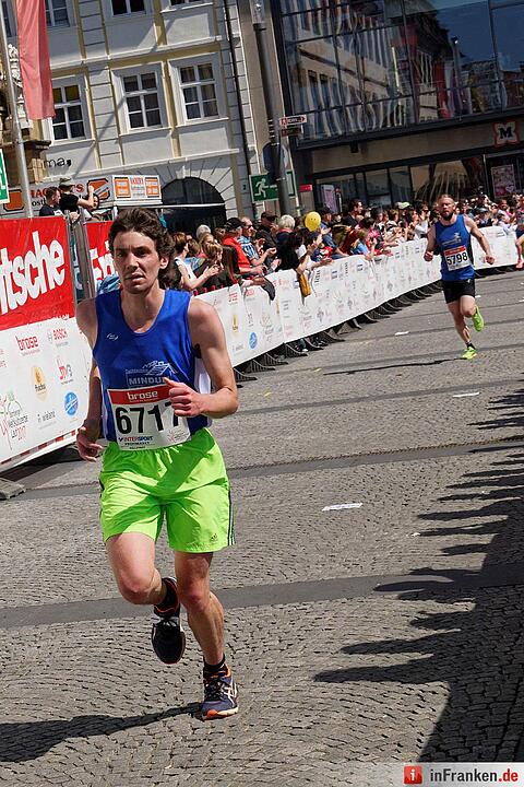 Weltkulturerbelauf 2017 in Bamberg: Der Zieleinlauf am Maxplatz