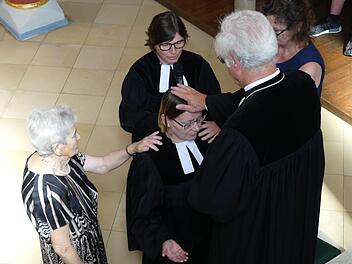 Die Einführung von Pfarrerin Cornelia Meyer  durch Dekan Günther Werner Foto: Paul Pöhlmann