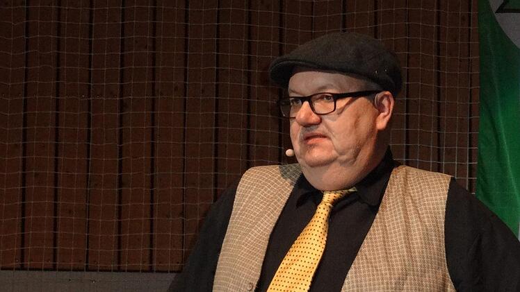 Rainer Breuing kennt sich mit moderner Technik aus, oder doch nicht? Foto: Pierre Strecker