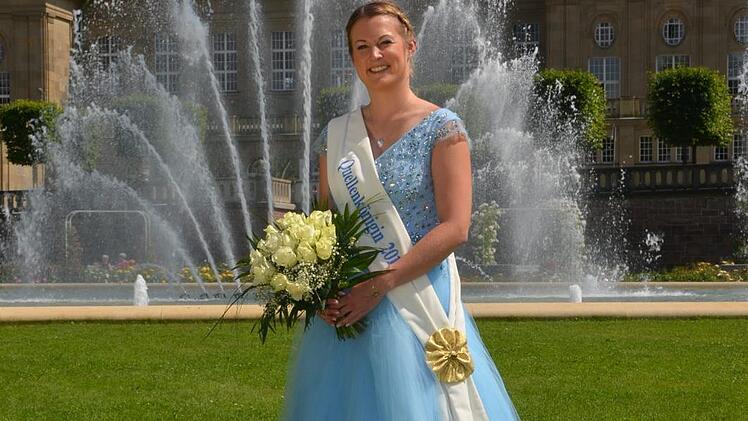 Quellenkönigin 2019 ist die aus Aura stammende, 28-jährige Alexandra Kaiser.  Foto: Peter Rauch