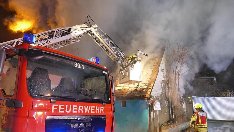 In Mittelfranken hat sich am Neujahrstag ein großer Feuerwehreinsatz ereignet.  Fotos: News5/Oßwald