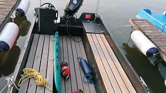 Aktuell: Das Boot der DLRG wurde verwüstet und beschädigt. Fotos: mb/dlrg/hs