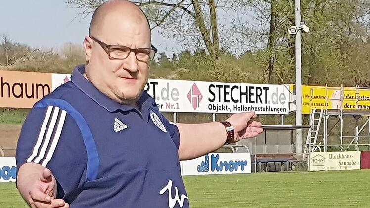 Manfred Kriesche rührt derzeit fleißig die Werbetrommel, um neue Fußballer für seinen VfL Frohnlach zu bekommen.