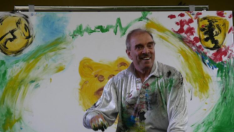 Der Künstler mit den goldenen Händen: Jo Herz faszinierte mit seiner Action Hand Painting Show. Foto: Manja von Nida
