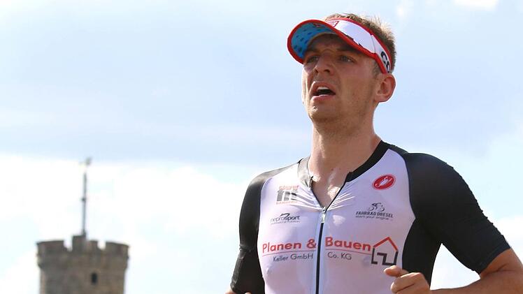 Mit der Eltmanner Wallburg im Hintergrund: Der zweitplatzierte Matthias Türk (TDM Bamberg) hat bei seinem Lauf keinen Blick für die malerische Kulisse.