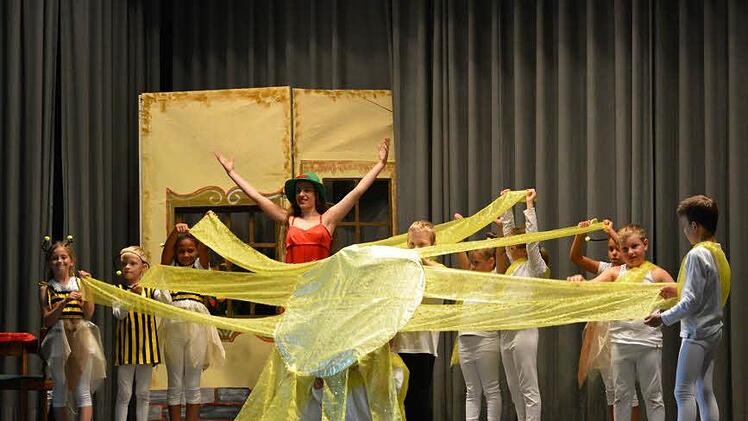 Die Auff&uuml;hrung des pr&auml;mierten St&uuml;cks Rh&ouml;nk&auml;ppchen. Archivfoto: Bj&ouml;rn Hein