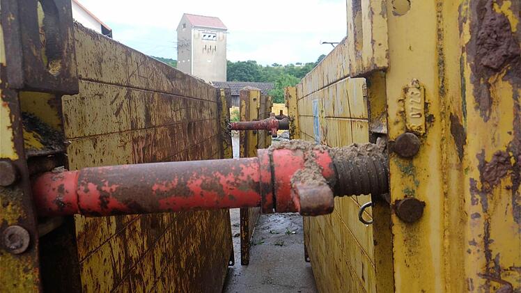 Große Baustelle: In Oberthulba stehen diese Schalungen für Wasserleitungs-und Kanalbauarbeiten bereit.  Foto: Gerd Schaar