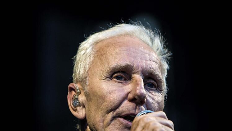 Impressionen vom Tambacher Sommer: Rund 1500 begeisterte Fans im ausverkauften Tambacher Schloss erlebten den Auftritt der Ersten Allgemeinen Verunsicherung. Foto: Jochen Berger