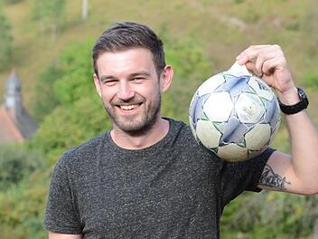 Felix Mast erzielte am Wochenende vier Tore. Im Interview erzählt er, warum bei ihm die Familie eine so große Rolle spielt.J. Schmitt
