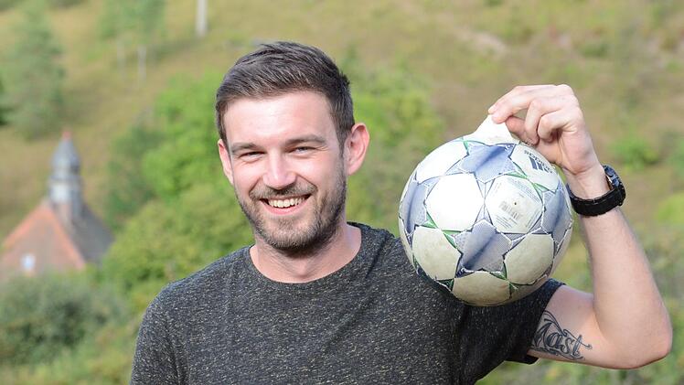 Felix Mast erzielte am Wochenende vier Tore. Im Interview erzählt er, warum bei ihm die Familie eine so große Rolle spielt.J. Schmitt