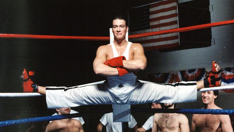 Sein Markenzeichen: Mit formvollendeten Spagaten und Roundhouse-Kicks wurde Jean-Claude Van Damme mit Filmen wie "Karate Tiger" (1986, Bild) und "Bloodsport" (1988) zum Actionstar.