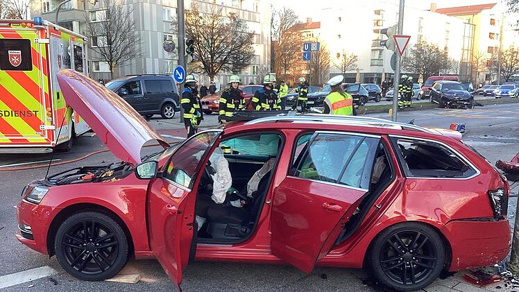 Kind stirbt bei schwerem Unfall in München