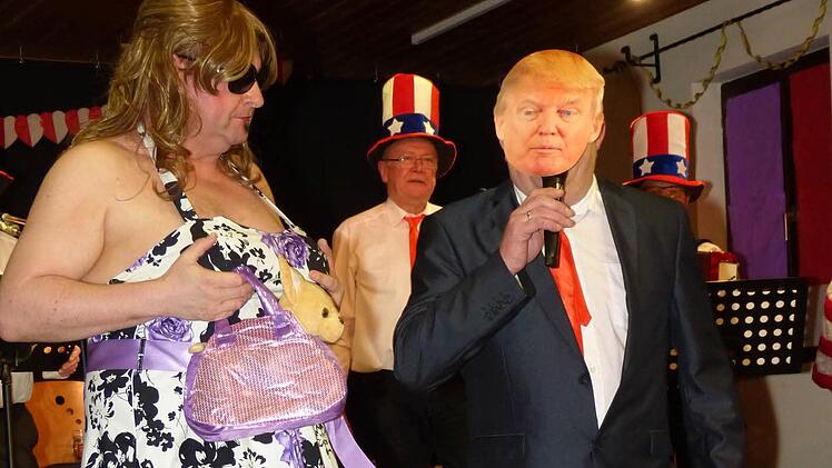 First Lady and Mr. Trump Zu einem Kurzbesuch mit Grußwort in der Eschenbachhalle. Präsident Donald Trump (Achim Meder) mit seiner First Lady (Matze Reith).  Foto: Thomas Reuter