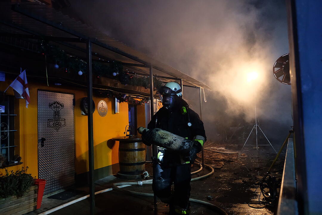 Nürnberger Gaststätte geht in Flammen auf: Anwohner evakuiert