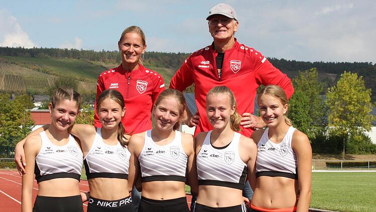 Das U16-Siebenkampf-Team des TSV Oberthulba gewann die Mannschaftswertung. Unser Bild zeigt (vorne, von links) Amy Schulz, Maris Amthor, Katharina Haas, Annika Henz und Antonia Haas sowie (hinten, von links) die Trainer Christina Füller und Roland...