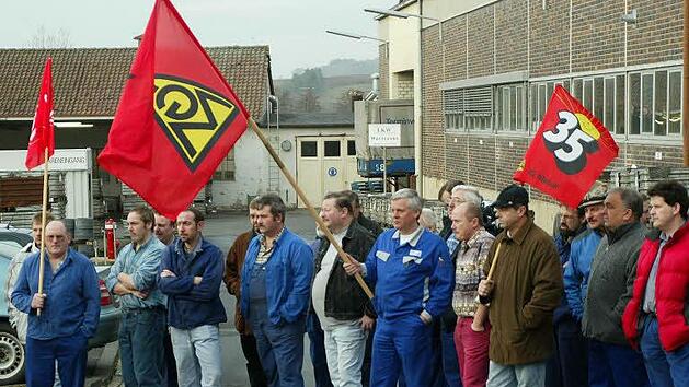 Schon oft haben die Mitarbeiter des Schaeffler-Werks Elfershausen gestreikt. Nach dem Abzug der H&uuml;lsen-Produktion und Zugest&auml;ndnissen der Belegschaft kehrte Ruhe ein. Umso &uuml;berraschter war die Belegschaft nun von der j&uuml;ngsten Entwicklung. Foto: Karlheinz Franz