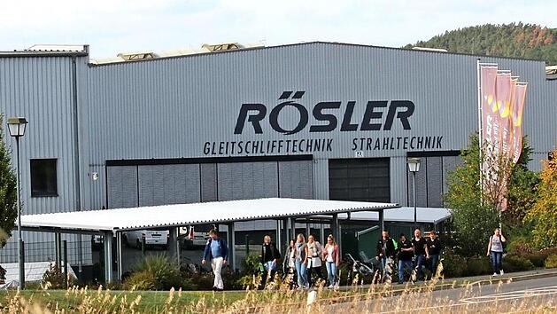 Gebaut wurde bei der Firma Rösler in Memmelsdorf in den letzten Jahren eigentlich immer - ein Indiz für das stetige Wachstum der Firma. Der Umsatz erreichte zuletzt Rekordniveau. Jetzt fällt erstmals ein Schatten auf die strahlende Entwicklung. Archivbild: Eckehard Kiesewetter