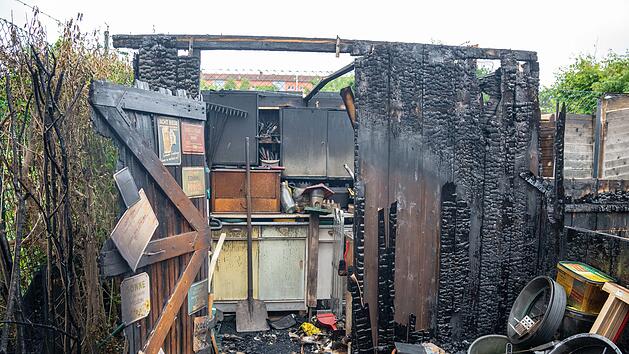 Zirndorf: "Kinder hinterließen Spur der Verwüstung" - Hütte angezündet und Scheibe eingeworfen