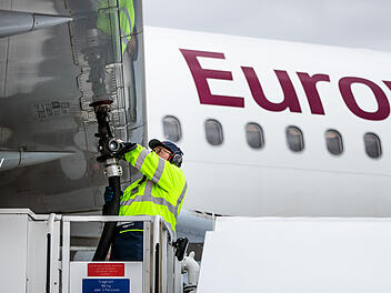 Betankung eines Eurowings-Flugzeugs
