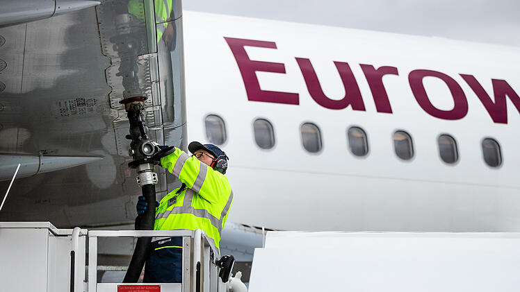 Betankung eines Eurowings-Flugzeugs