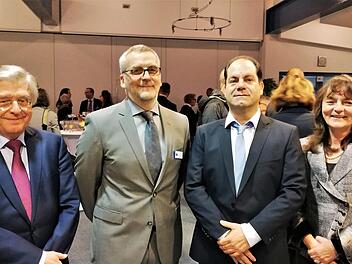 Die neuen Chefärzte und ihre Laudatoren: (von links) Prof. Dr. Stefan Kummer, Kunsthistoriker an der Universität Würzburg, Chefarzt und ärztlicher Direktor Dr. Hans-Joachim Müller, Chefarzt Dr. Jens Kunze sowie Prof. Dr. Marion Haubitz, Chefärztin am Klinikum Fulda. Foto: Sigismund von Dobschütz