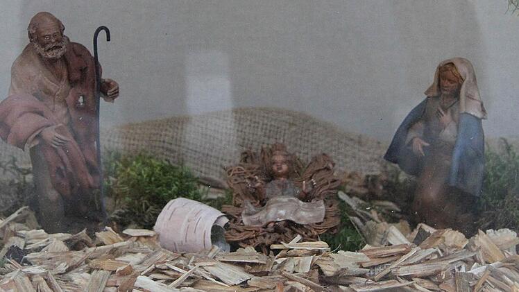 In der ehemaligen Metzgerei Weiß ist das Jesuskind auf Hackschnitzel gebettet. Fotos: Sonja Adam