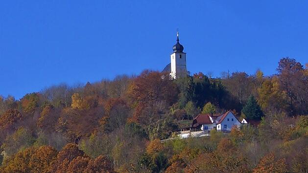 Die Vexierkapelle bei Reifenberg ist eine gefragte Kirche f&uuml;r Hochzeitspaare. In der Fr&auml;nkischen Schweiz gibt es einige Kirchen, Burgen und Schl&ouml;sser, die bei Traupaaren beliebt sind. Foto: Elisabeth Vorstoffel/inFrankenPix