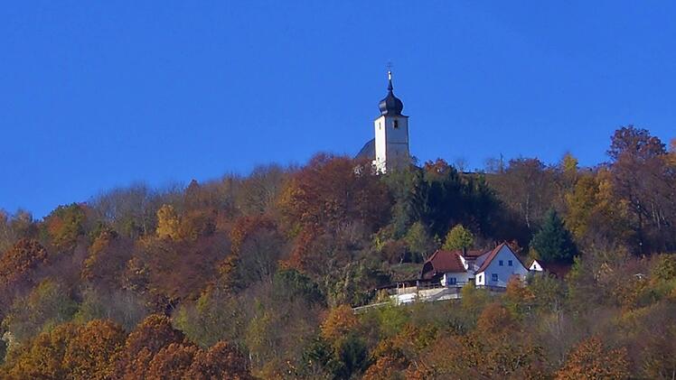 Die Vexierkapelle bei Reifenberg ist eine gefragte Kirche für Hochzeitspaare. In der Fränkischen Schweiz gibt es einige Kirchen, Burgen und Schlösser, die bei Traupaaren beliebt sind. Foto: Elisabeth Vorstoffel/inFrankenPix
