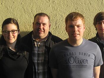 Das neue Vorstands-Team (von links): Kassiererin Mona Schuhmann, stellvertretender Vorsitzender Heiko Schuhmann, Vorsitzender Christoph Büchner und Schriftführer Alexander SchellerFoto: Oswald Türbl