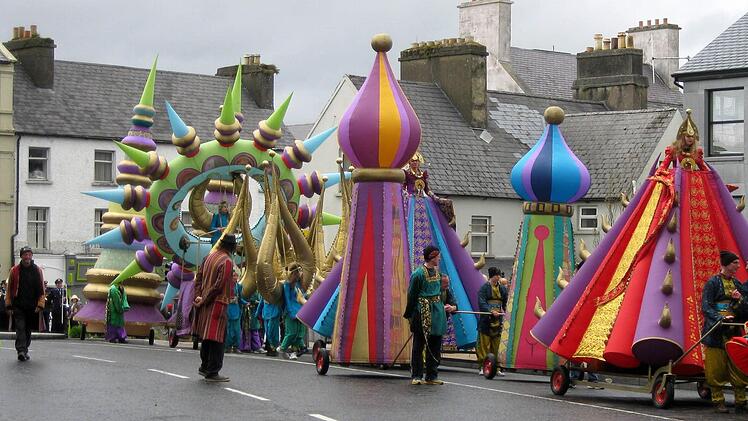 Bunte Figuren bevölkerten die große Parade. Foto: Johanna Blum
