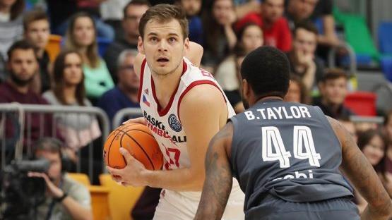 Im Hinspiel waren Jaromir Bohacik (links, 24 Punkte) und Bryce Taylor (16/4 Dreier) die besten Korbschützen ihrer Mannschaft. Foto: championsleague.basketball
