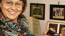 Brillensammlerin Doris Immler hat die Ausstellung organisiert.