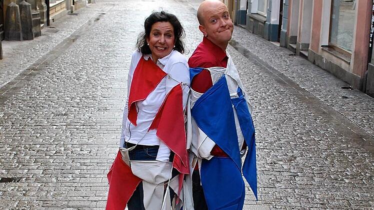 Heidi Friedrich und Arnd Rühlmann widmen sich mit vereinten Kräften dem Publikum. Foto: Ekkehard Arnetzl