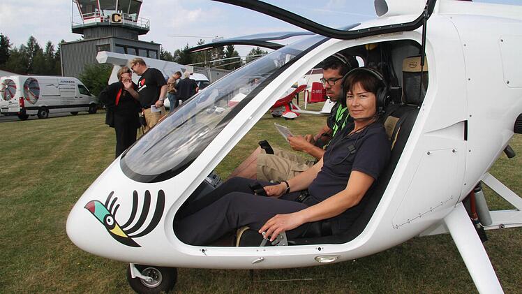Valentina Pascu (41) aus Rumänien fliegt Drachentrikes, Dreiachser, jetzt macht sie den Fluglehrer auf den Tragschraubern. Foto: Sonny Adam